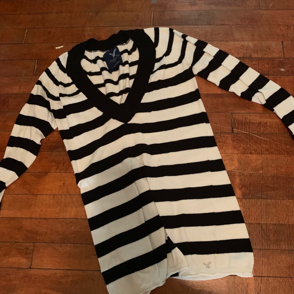 AE long sleeve sweater